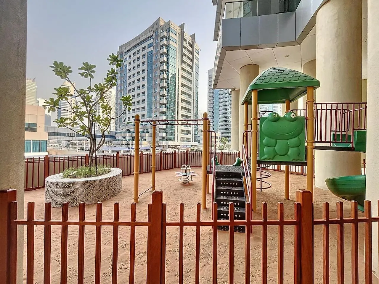 Marinascape Oceanic - Luxurious Two Bedroom Dubai Apartment